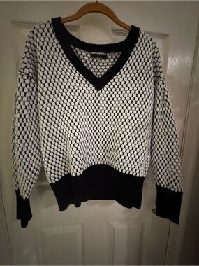 Karl Lagerfeld Black and White V-Neck Patterned Knit Sweater